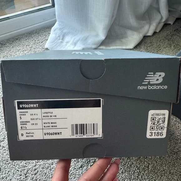 New Balance Cream Sneakers Retro-Inspired Chunky Design - Picture 7 of 7